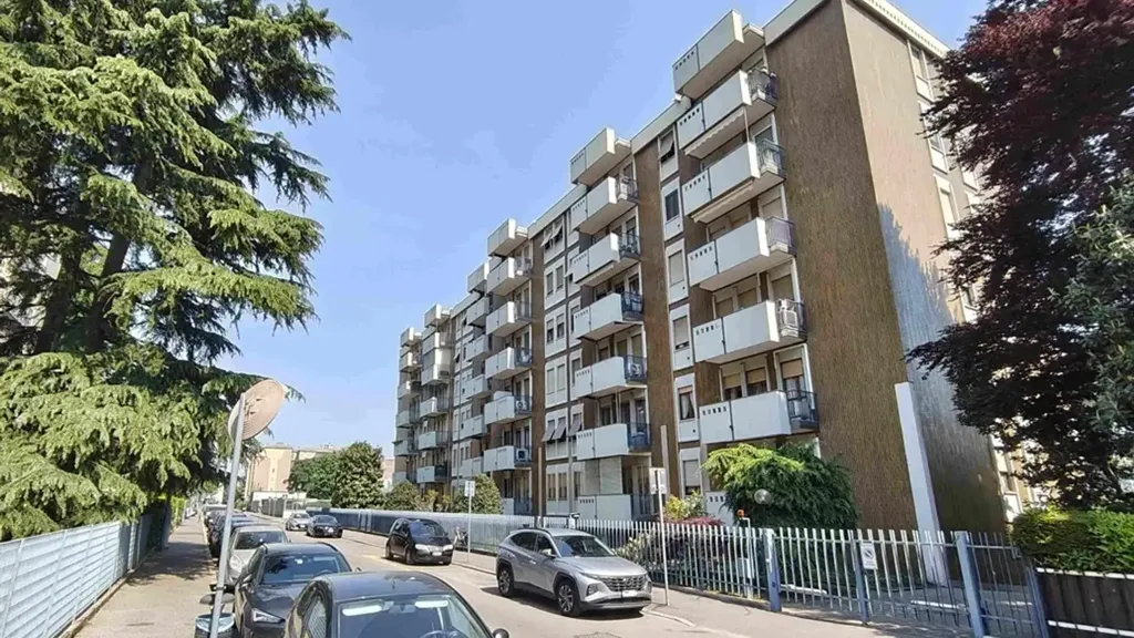Välivaade - Quadrilocale with Balcony in Monza