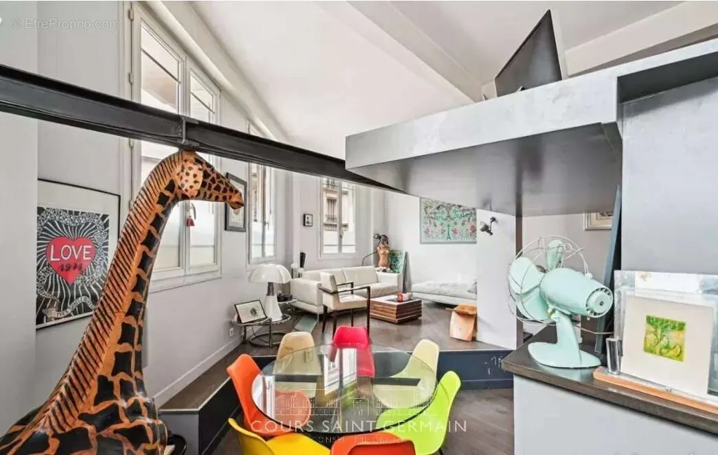 Elutuba - Architect's Loft with Cathedral Ceiling in Paris