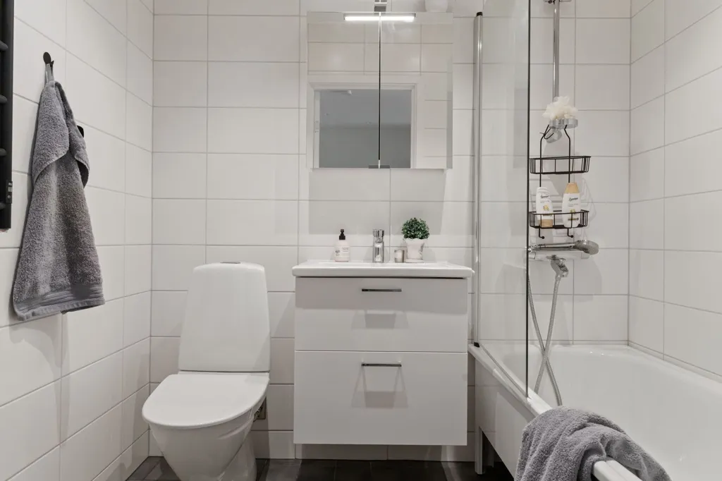 Salles de bain - Modern Apartment with Garden in Ytterby