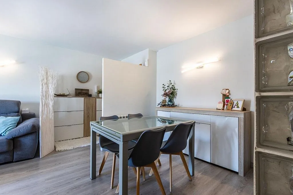 Reformed Apartment with Terrace in Polinyà