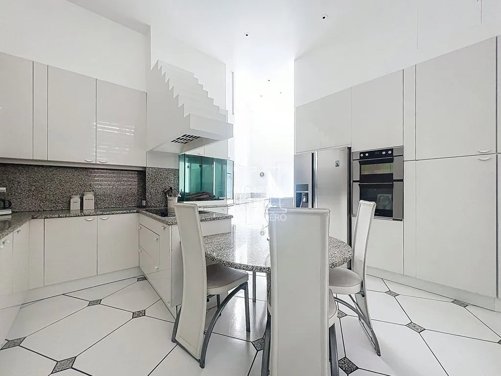 Cuisine - Appartement Luxueux de 10 Pièces à La Muette, Paris
