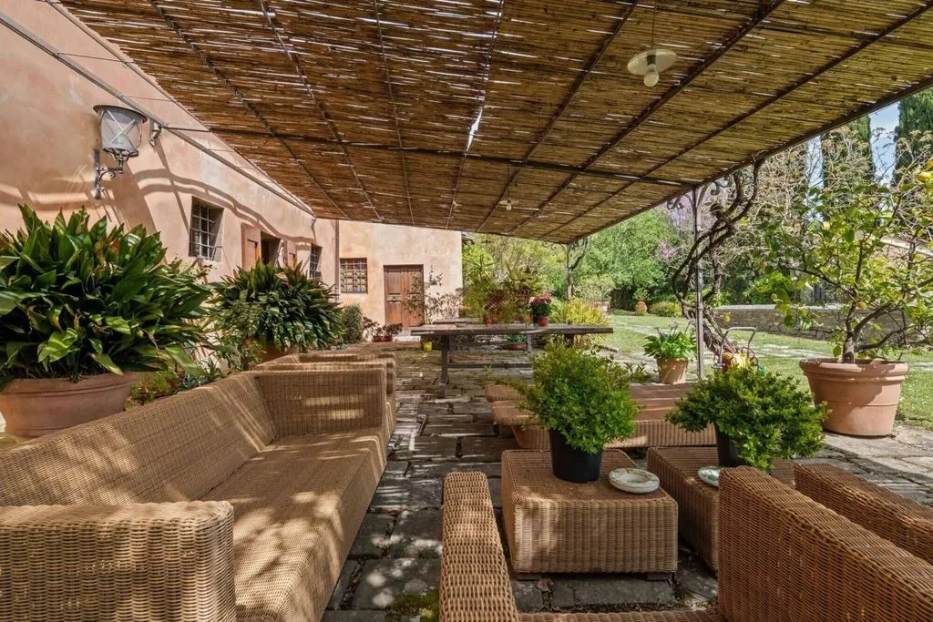 Terrass - 17th-Century Villa with Olive Grove in Carmignano