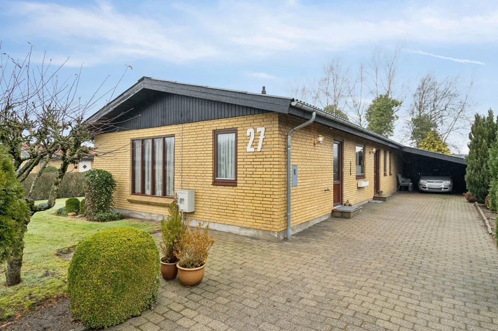 Välivaade - Well-Maintained Villa with Carport in Viborg