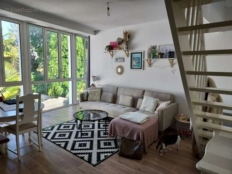 Elutuba - Characterful Investment Property in Vannes Centre