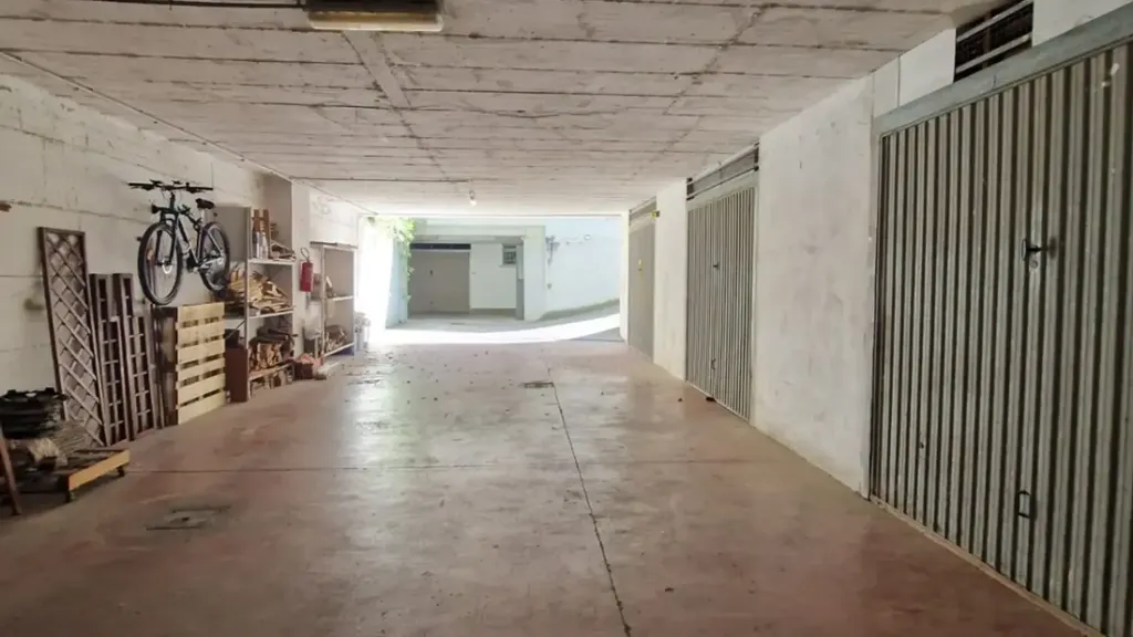 Garage - Villa with Garden in Ciampino