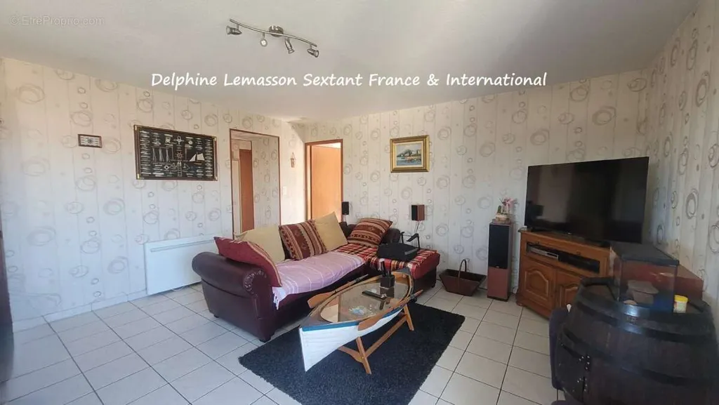 Living Room - Rental Building with Constructible Land in Monbazillac