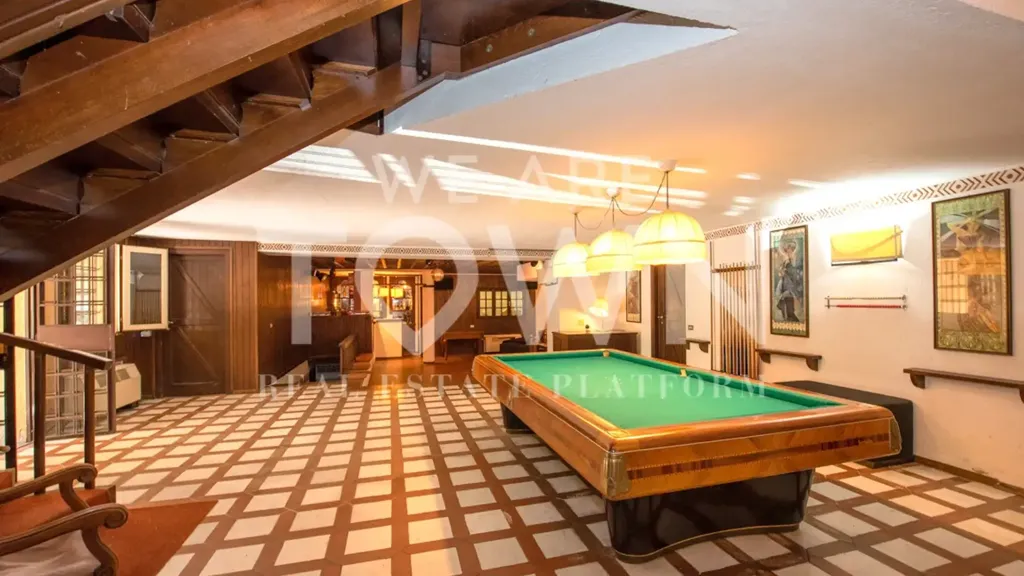 Pièces - Luxury Villa with Pool in Cairate, Lombardy