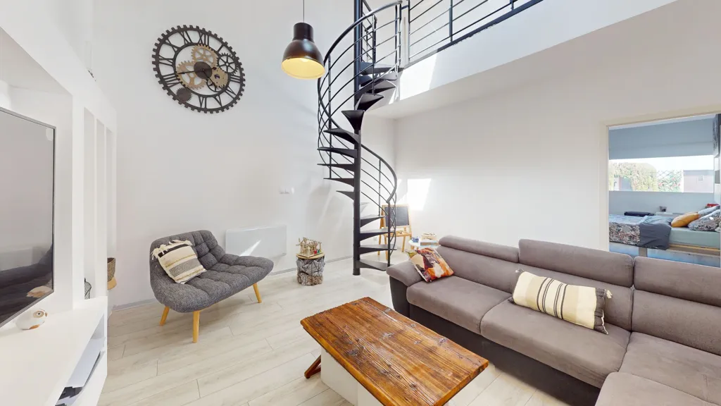 Elutuba - Modern House with Cathedral Ceiling in Damprichard