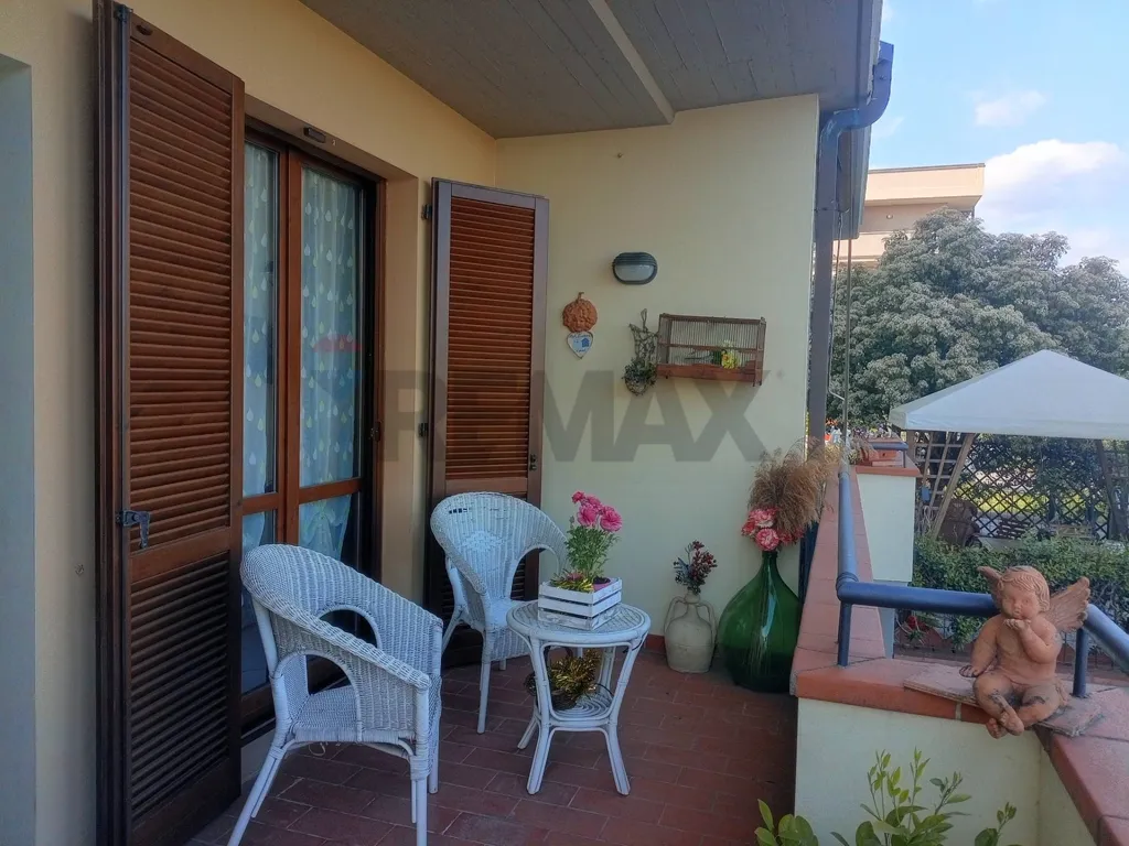 Terrass - Bifamiliar Villa with Terrace in Massa e Cozzile