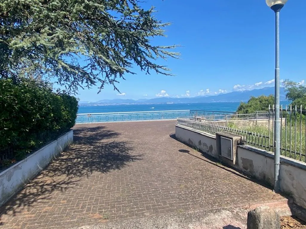 Terrass - Luxury Villa with Lake Access in Pacengo di Lazise