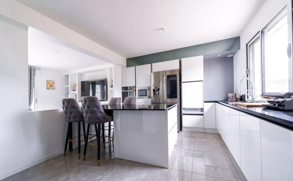 Cucina - Contemporary House with Terrace in Montbazon
