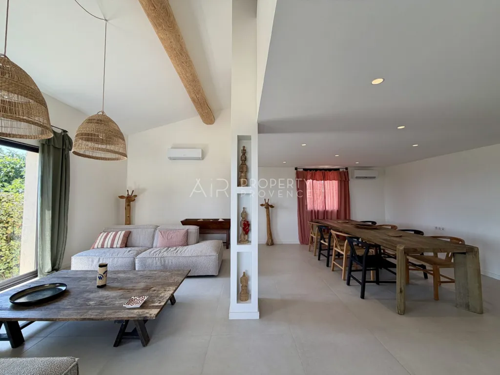 Séjour - Villa Rénovée avec Piscine à Cadenet