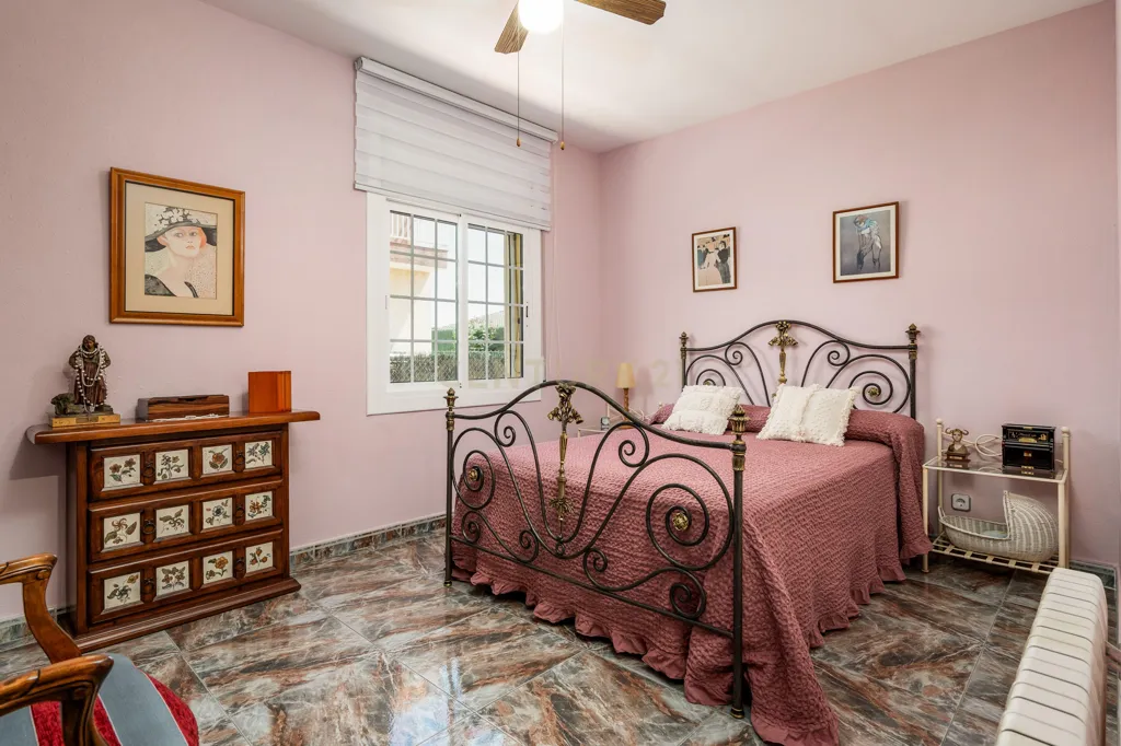 Bedrooms - Independent House with Montserrat Views in Abrera