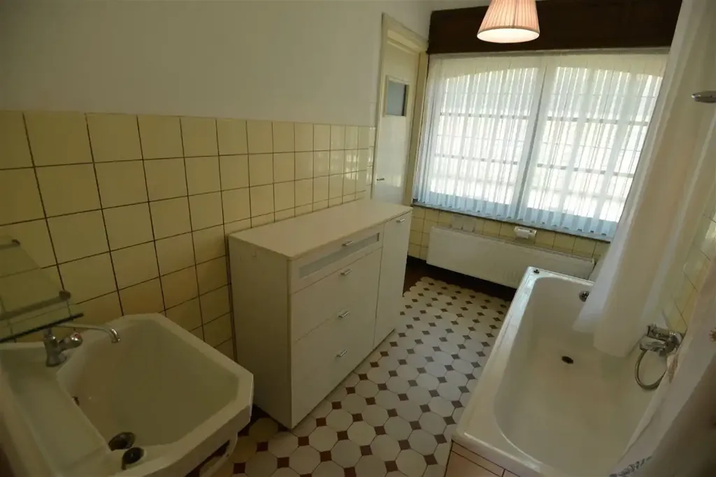 Vannitoad - Spacious House with Stately Facade in Wevelgem