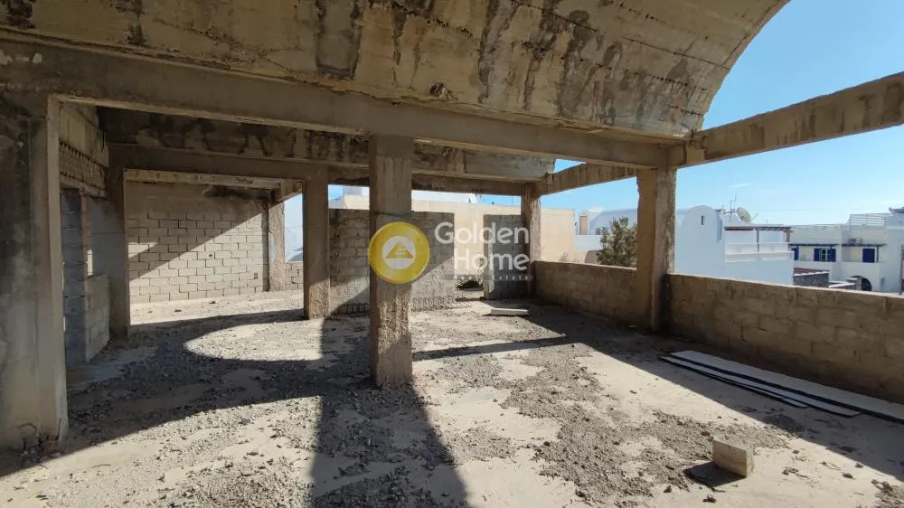 Pièces - Incomplete Building with Seafront Proximity in Perissa