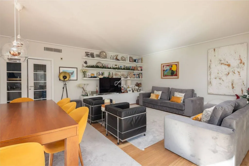 Living Room - Luxury Flat with Balcony in Lapa, Lisbon