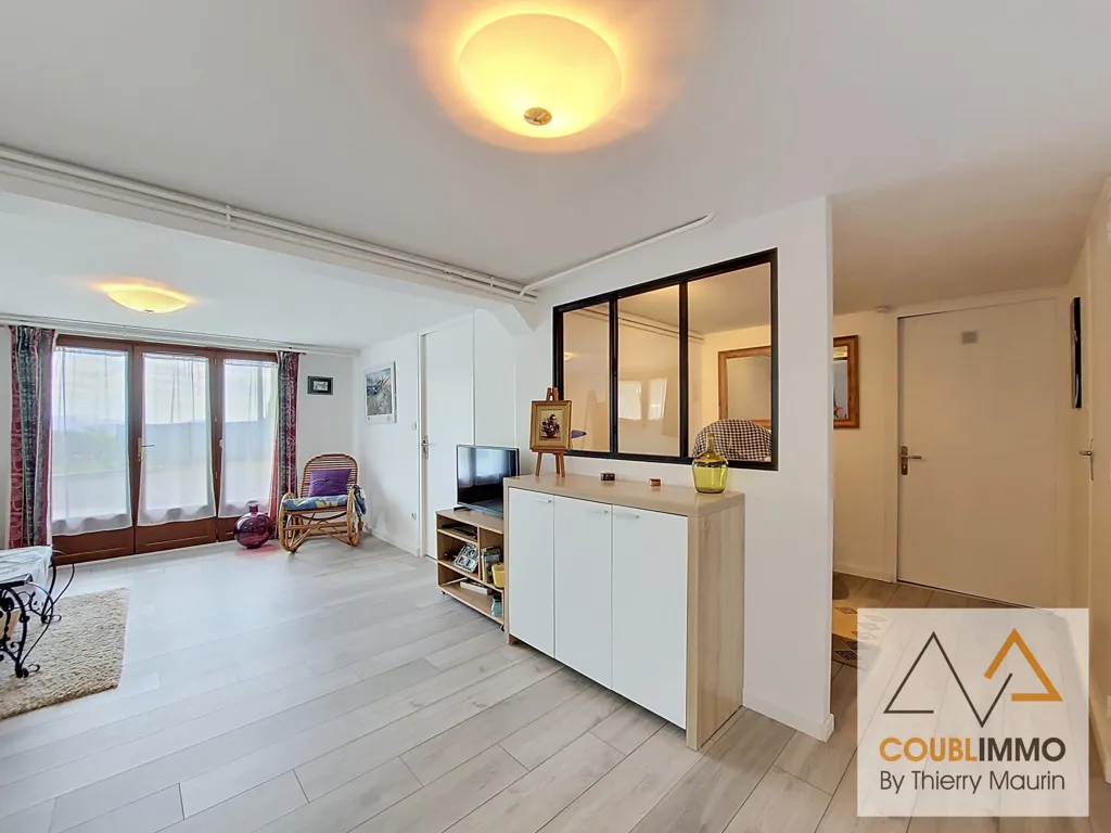 Soggiorno - House with Dominant View in Coublevie