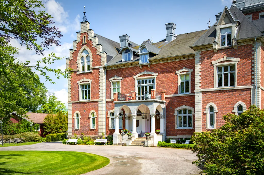 Exterior - Historic Villa with River View in Norrmannebo