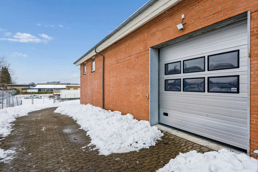 Außenansicht - Warehouse and Office with Good Access in Birkerød