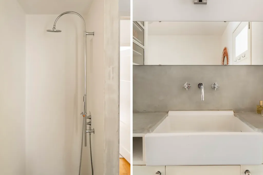 Bathrooms - 4-room house in Leiden