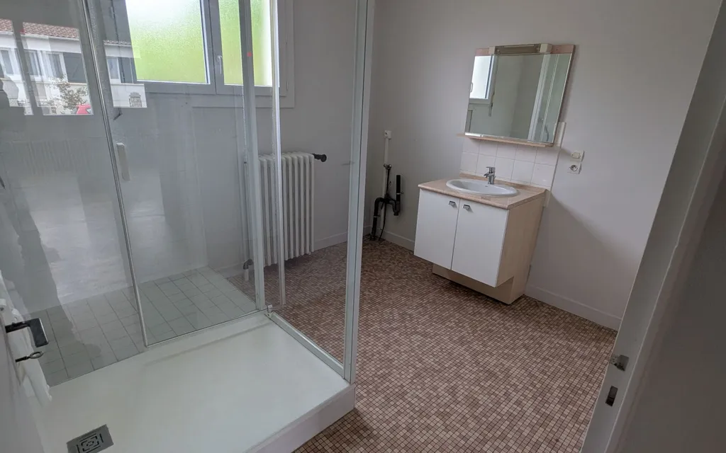 Salles de bain - Appartement T2 avec Jardin à Poitiers
