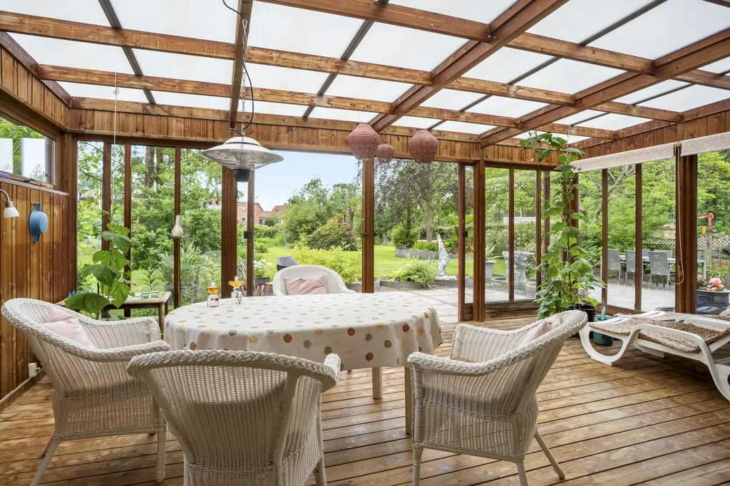 Terrass - Villa with River Access in Lysbro