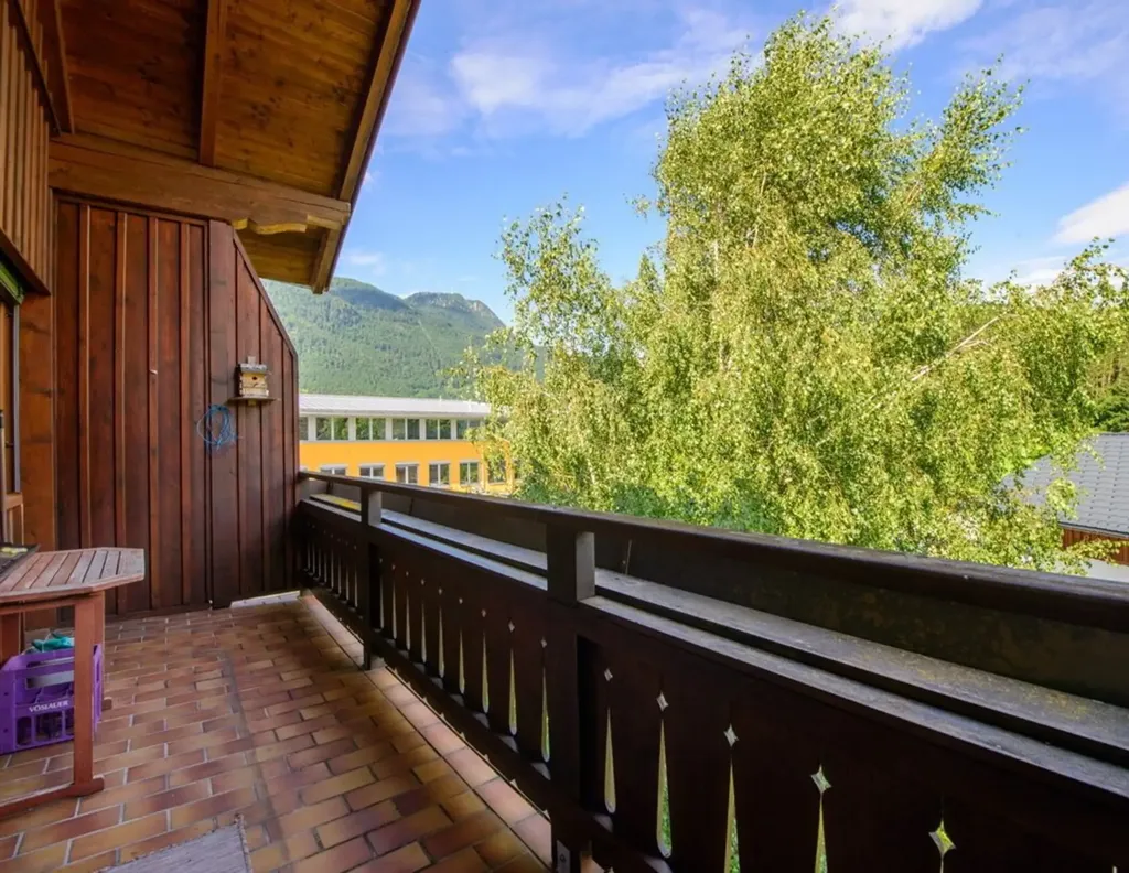 Balcone - Spacious 3-Bedroom Flat with South-West View