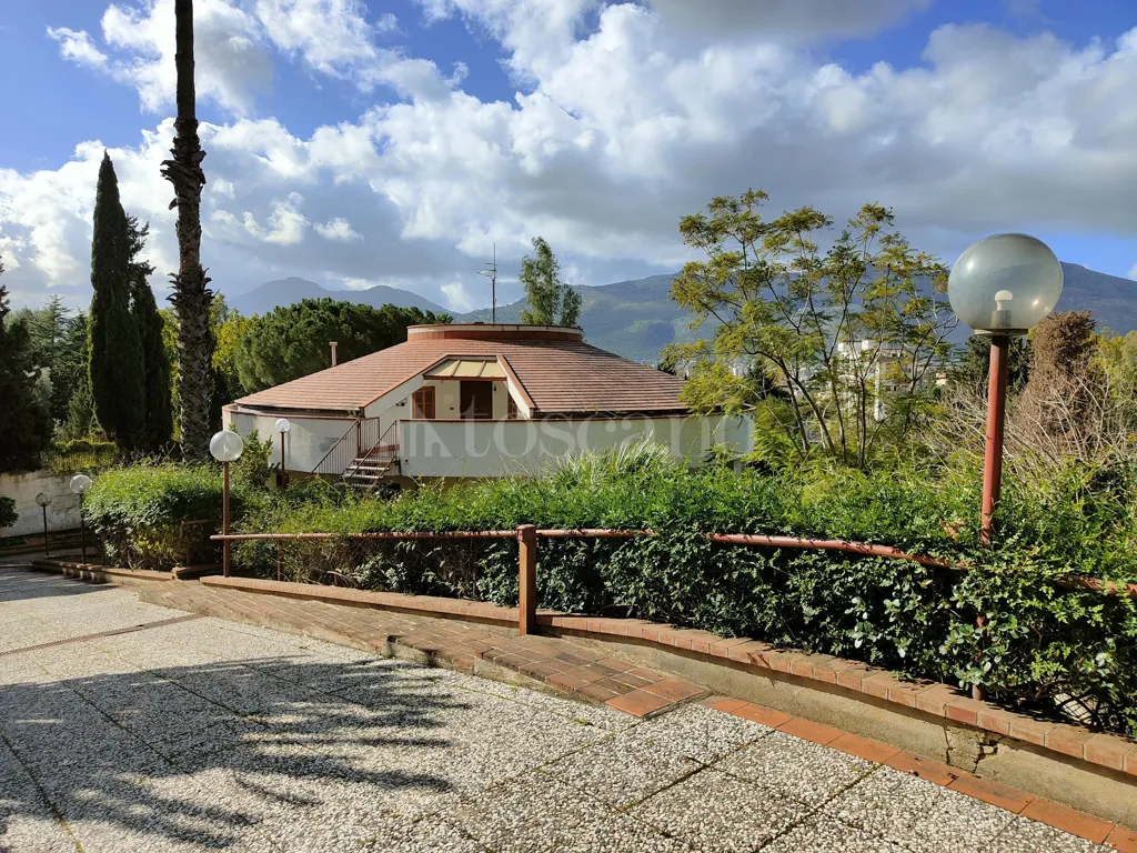 Aed - Luxury Villa with Circular Design in Palermo