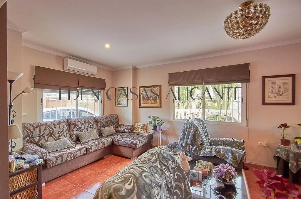 Elutuba - Classic Chalet with Pool in Mutxamel