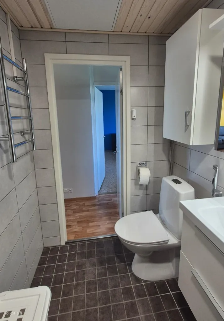Bagni - 7th Floor Apartment with Balcony in Malmi, Helsinki