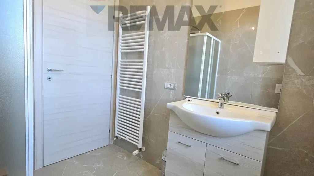 Salles de bain - Rustic Apartment with Balcony in Serravalle