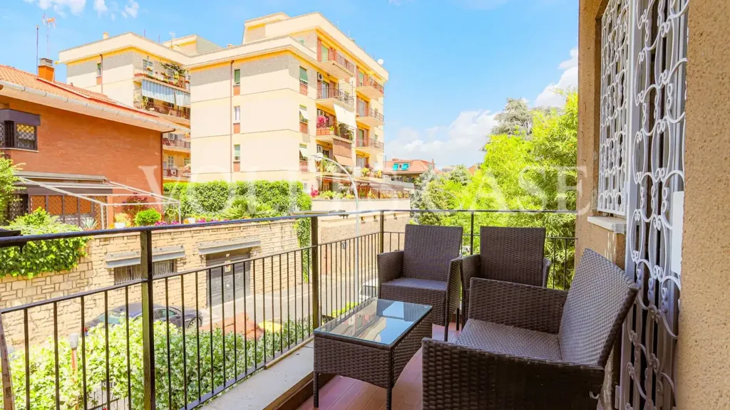 Balcon - Partially Furnished Flat with Balcony in Rome