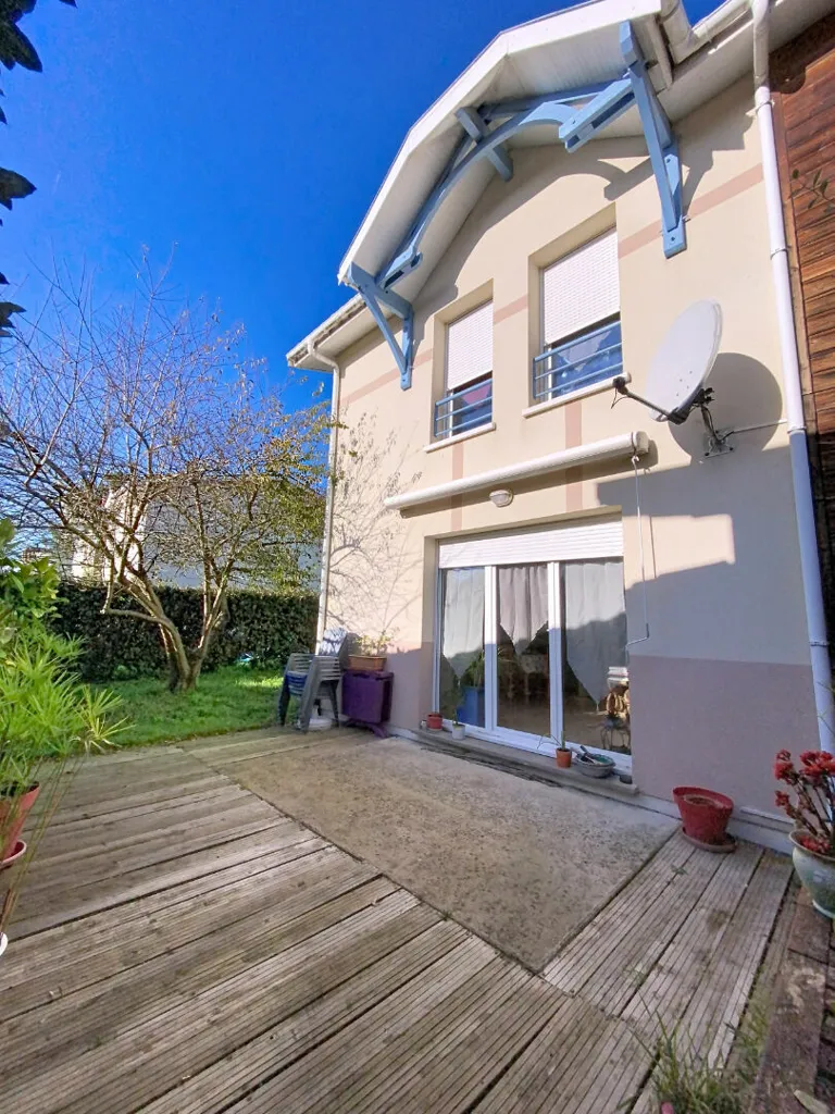 Terrasse - Villa avec Piscine et Jardinet à Biscarrosse