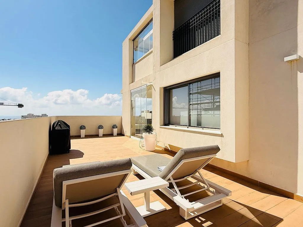 Rõdu - Contemporary Flat with Sea View in Estepona