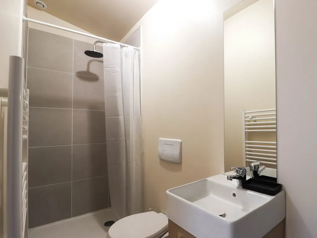 Bathrooms - Colocation House with Terrace in Cenon, Bordeaux