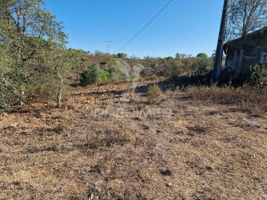 Jardin - Ruin with Construction Potential in São Francisco da Serra