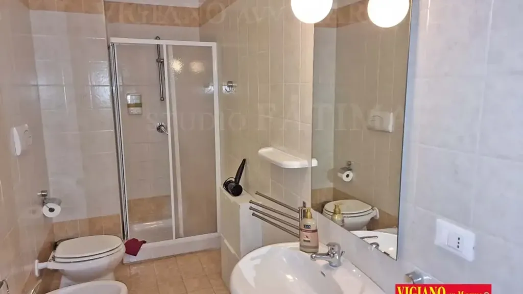 Salles de bain - 2-Bedroom Apartment with Balcony in Foggia