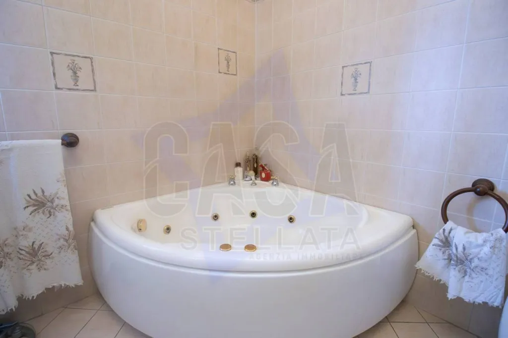 Salles de bain - Rustic Villa with Garden in Riva del Po