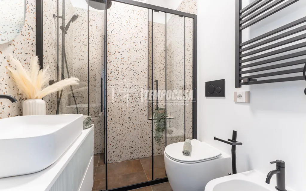 Salles de bain - Rustic-Style Apartment with Balcony in Milan