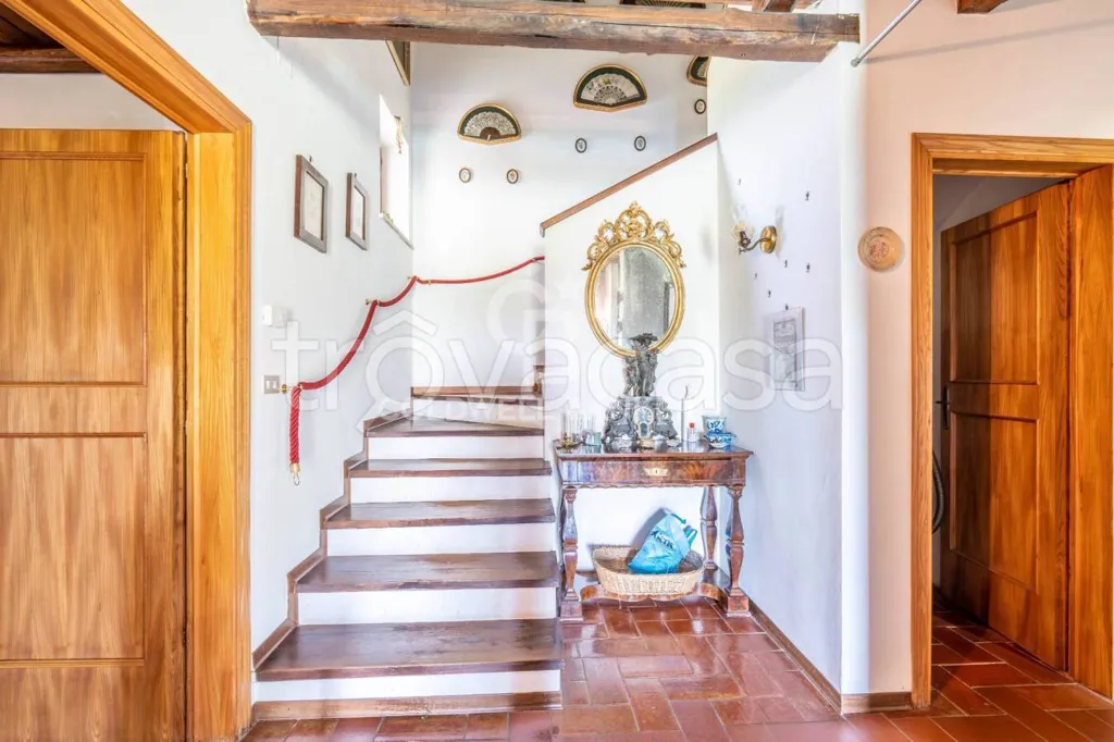 Esik - Villa with Pool in Monte Pennino