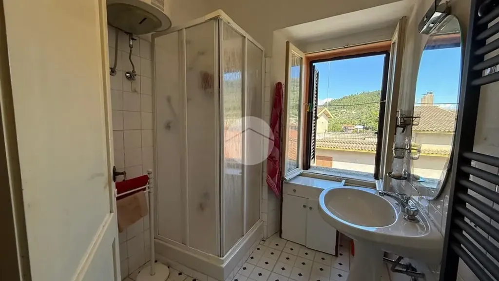 Vannitoad - Quadruplex with Balcony in Montebuono Historic Centre