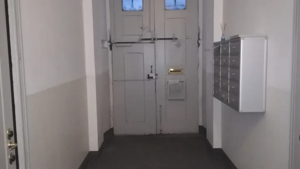hallway_entrance