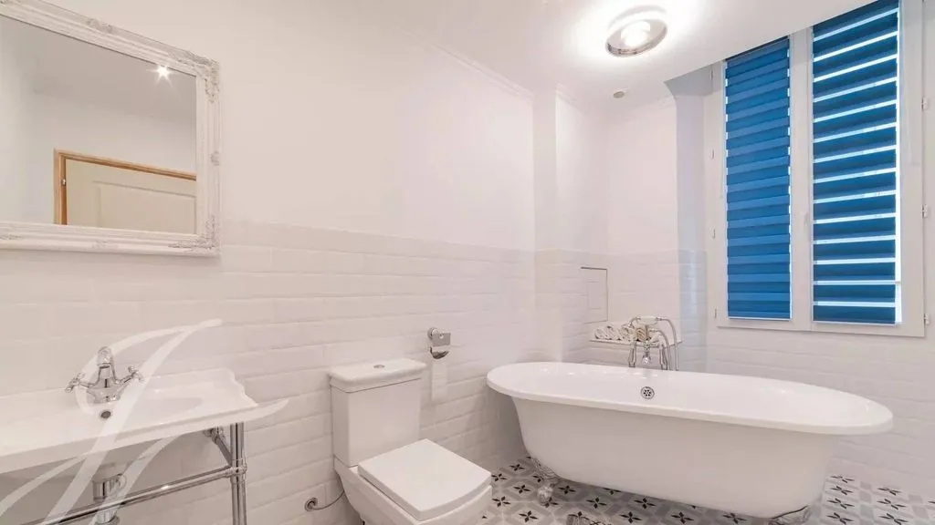 Salles de bain - Appartement Duplex Rénové au Centre de Cannes