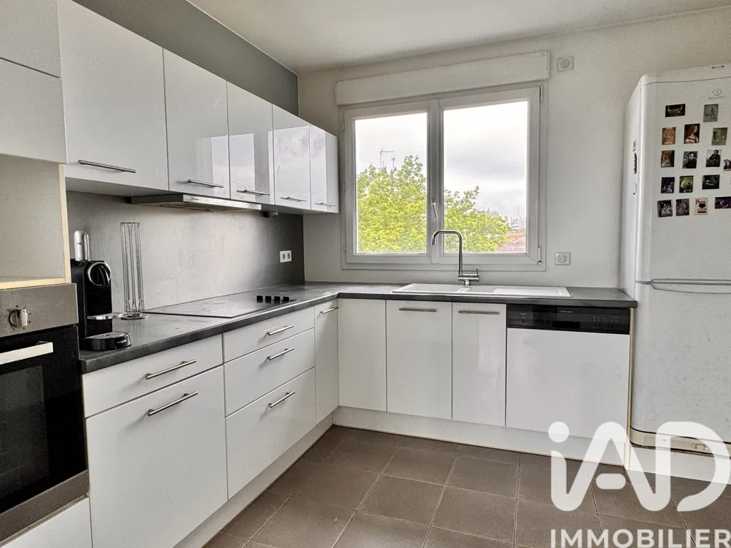 Cucina - 3-Bed Flat with Private Parking in Musicians' Quarter