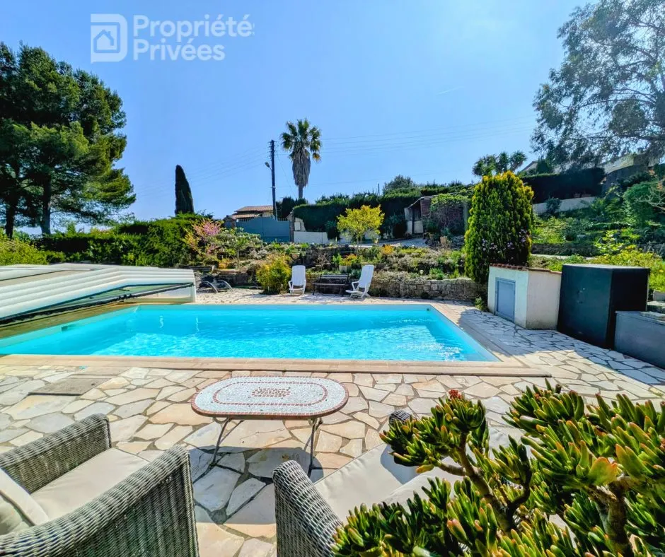 Bassein - Traditional Villa with Pool in Quiet Setting