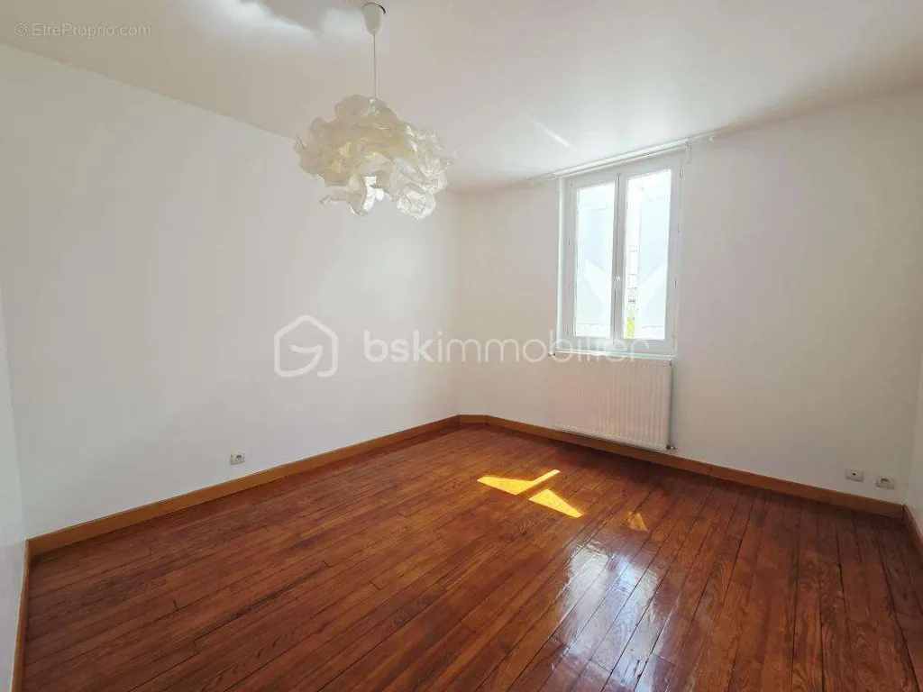 Pièces - Appartement 7 pièces à Salies-De-Bearn