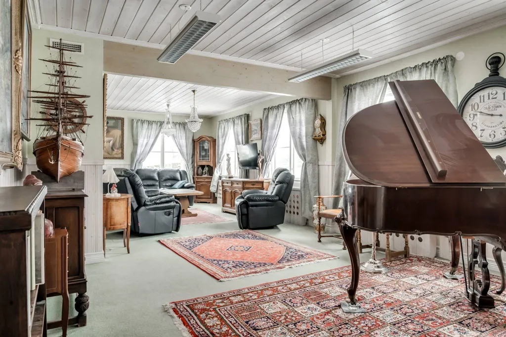 Elutuba - Multi-Use Property with Historic Charm in Borgvik