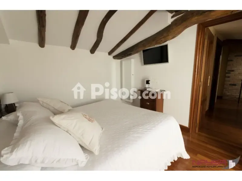 Chambres - Duplex with Balcony in Eduardo Dato Street