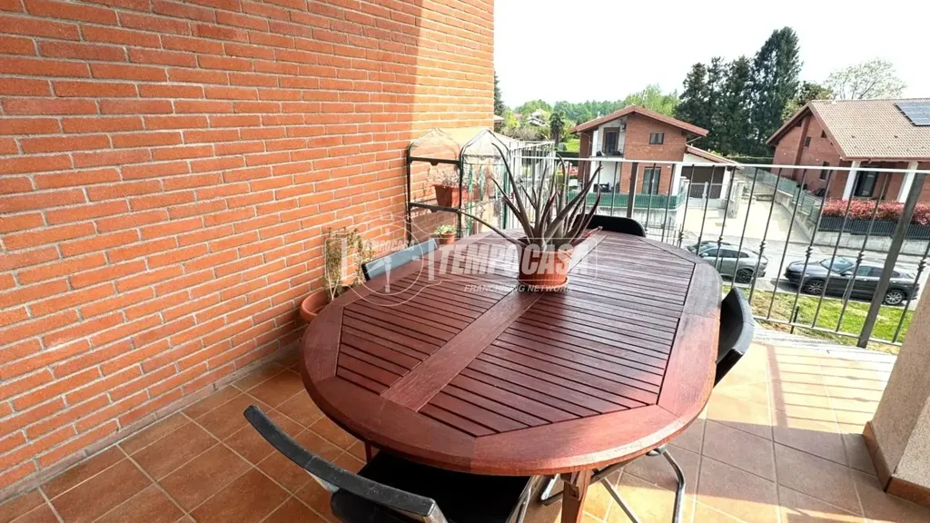 Terrass - Modern Apartment with Triple Aspect View in Givoletto