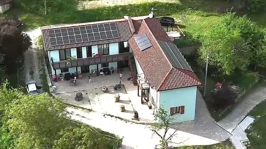 Vista aerea - Cascina ristrutturata con agriturismo a Torre Bormida